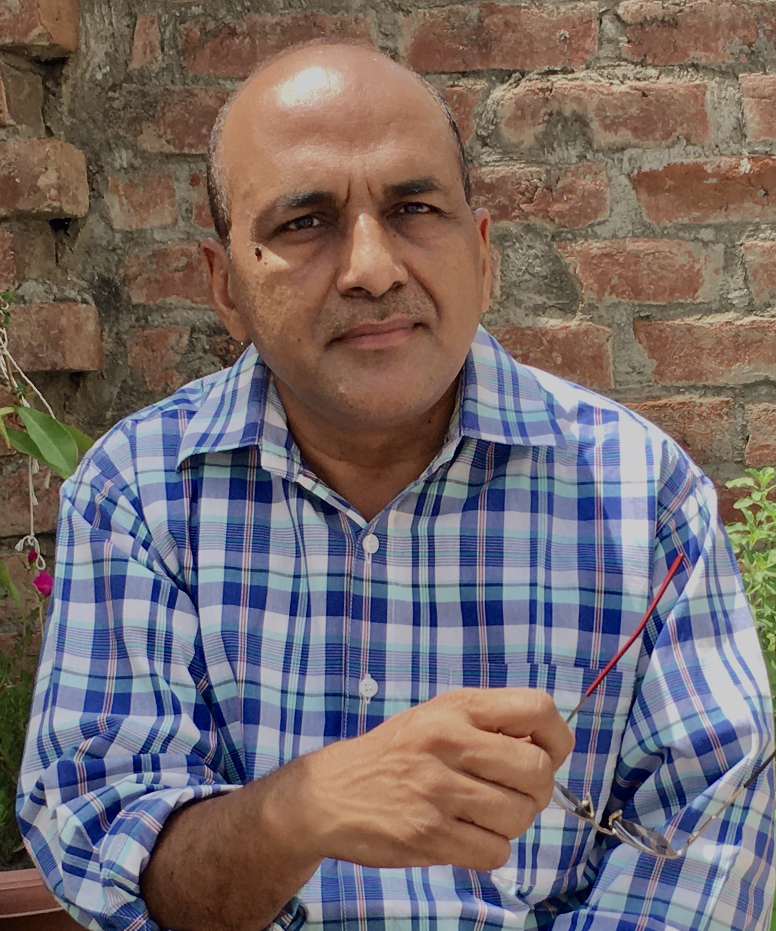 Portrait of Rakesh Kumar in his study